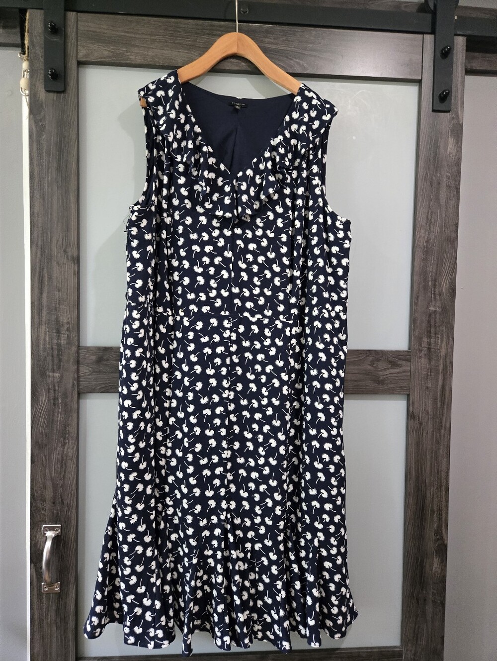Talbots Plus 20W Navy White Floral sleeveless Ruffle Hem Fit & Flare Dress